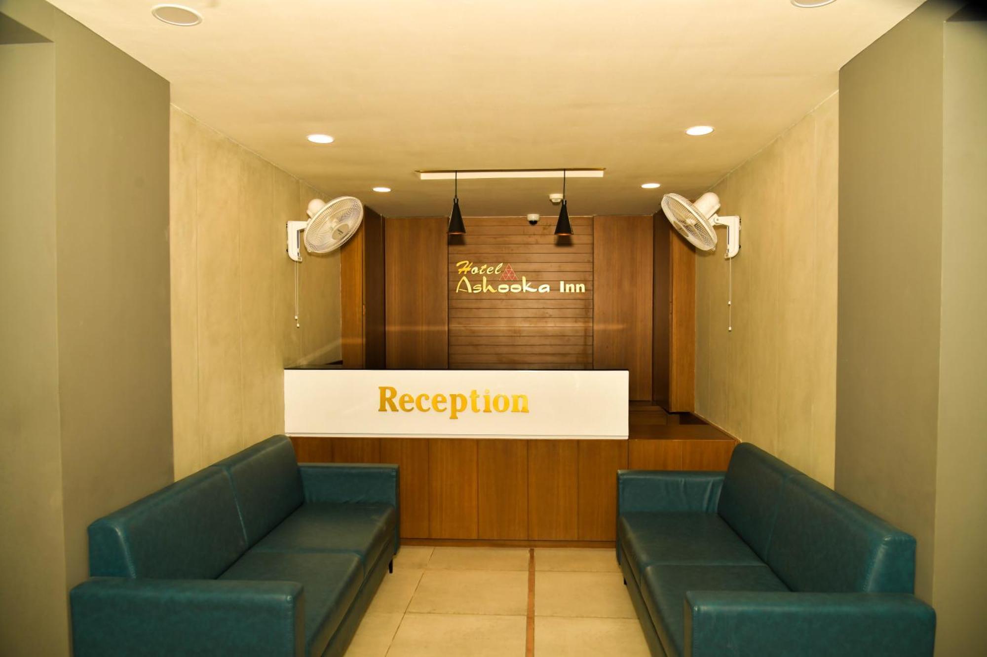 Hotel Ashooka Inn Гандинагар Екстериор снимка