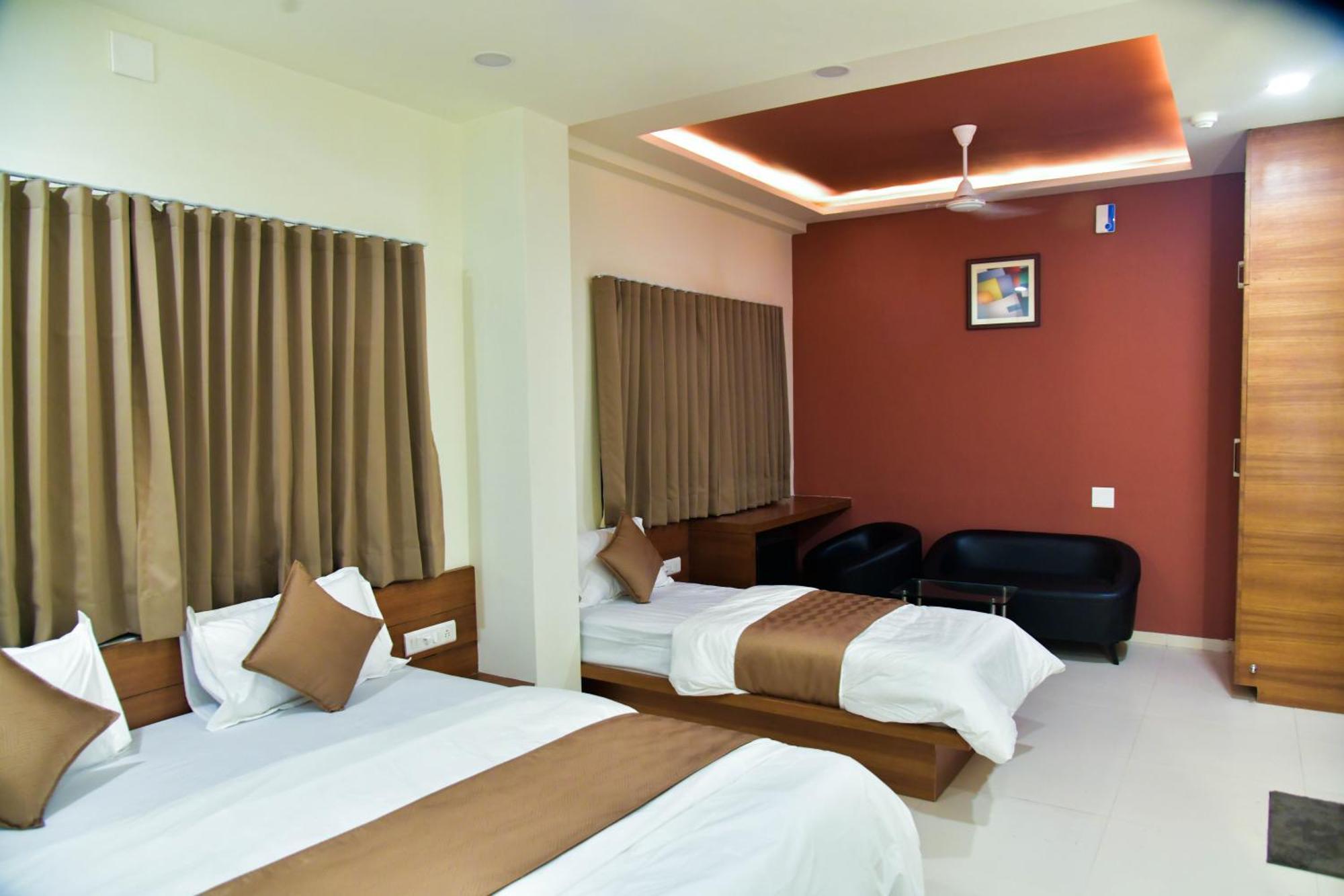 Hotel Ashooka Inn Гандинагар Екстериор снимка