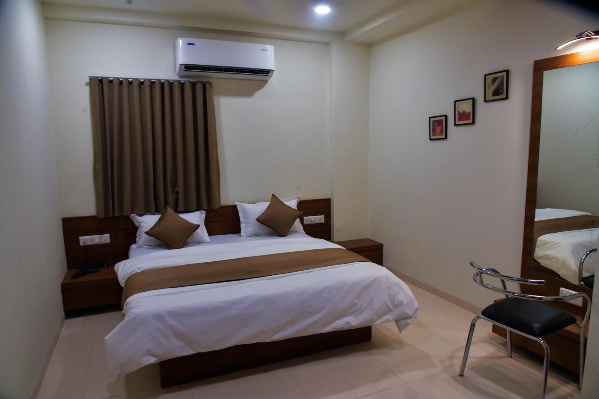 Hotel Ashooka Inn Гандинагар Екстериор снимка