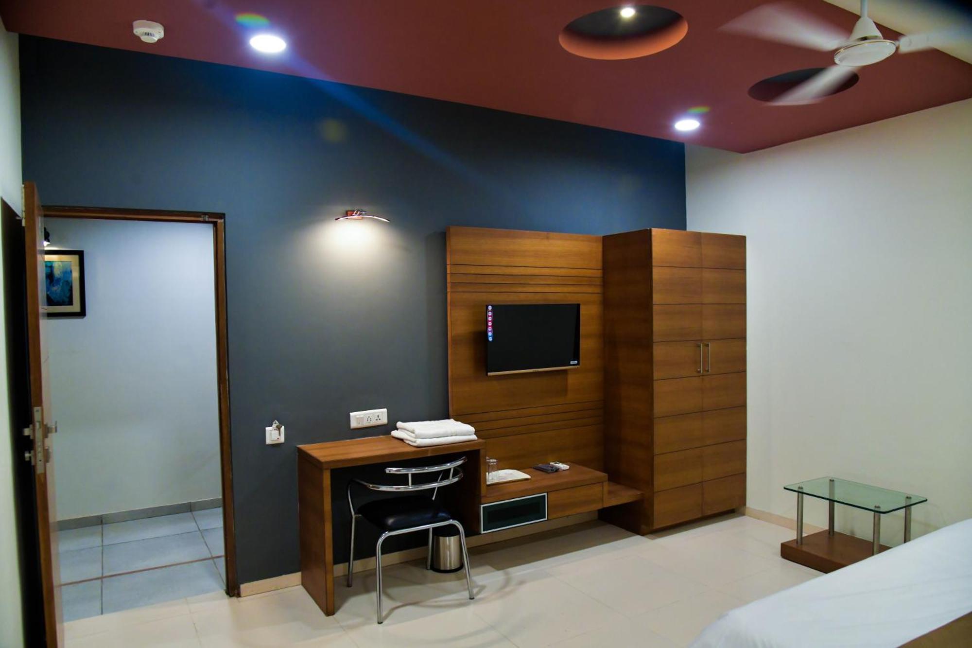 Hotel Ashooka Inn Гандинагар Екстериор снимка
