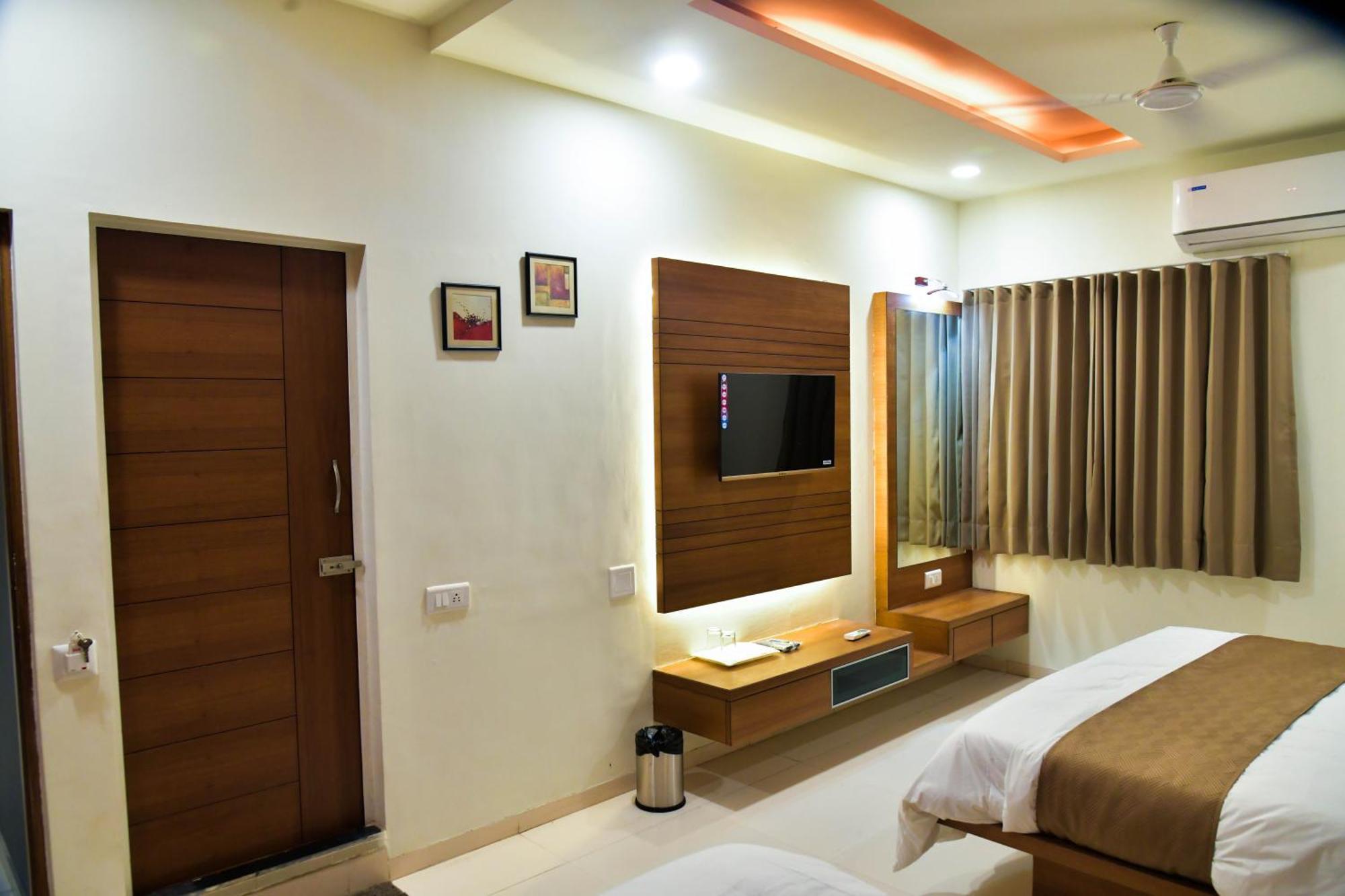 Hotel Ashooka Inn Гандинагар Екстериор снимка