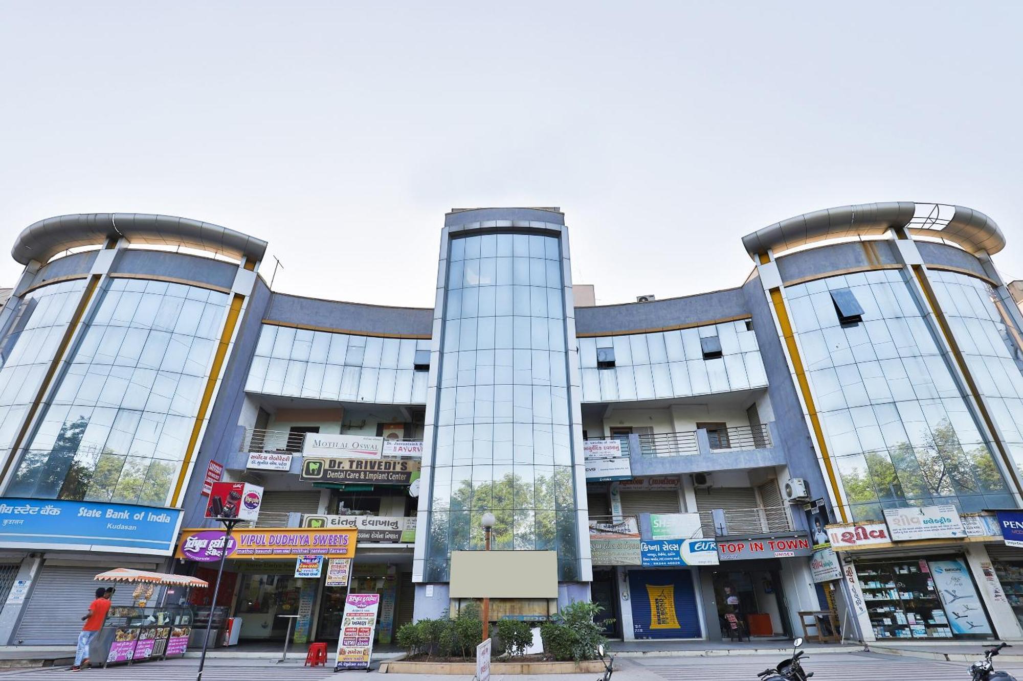 Hotel Ashooka Inn Гандинагар Екстериор снимка
